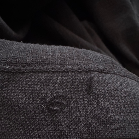 Lululemon Seamlessly Covered Ribbed Yoga Tank with built in bra Women’s size 6 - Picture 11 of 11